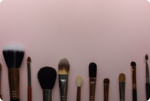 Você limpa os seus pincéis de maquiagem?